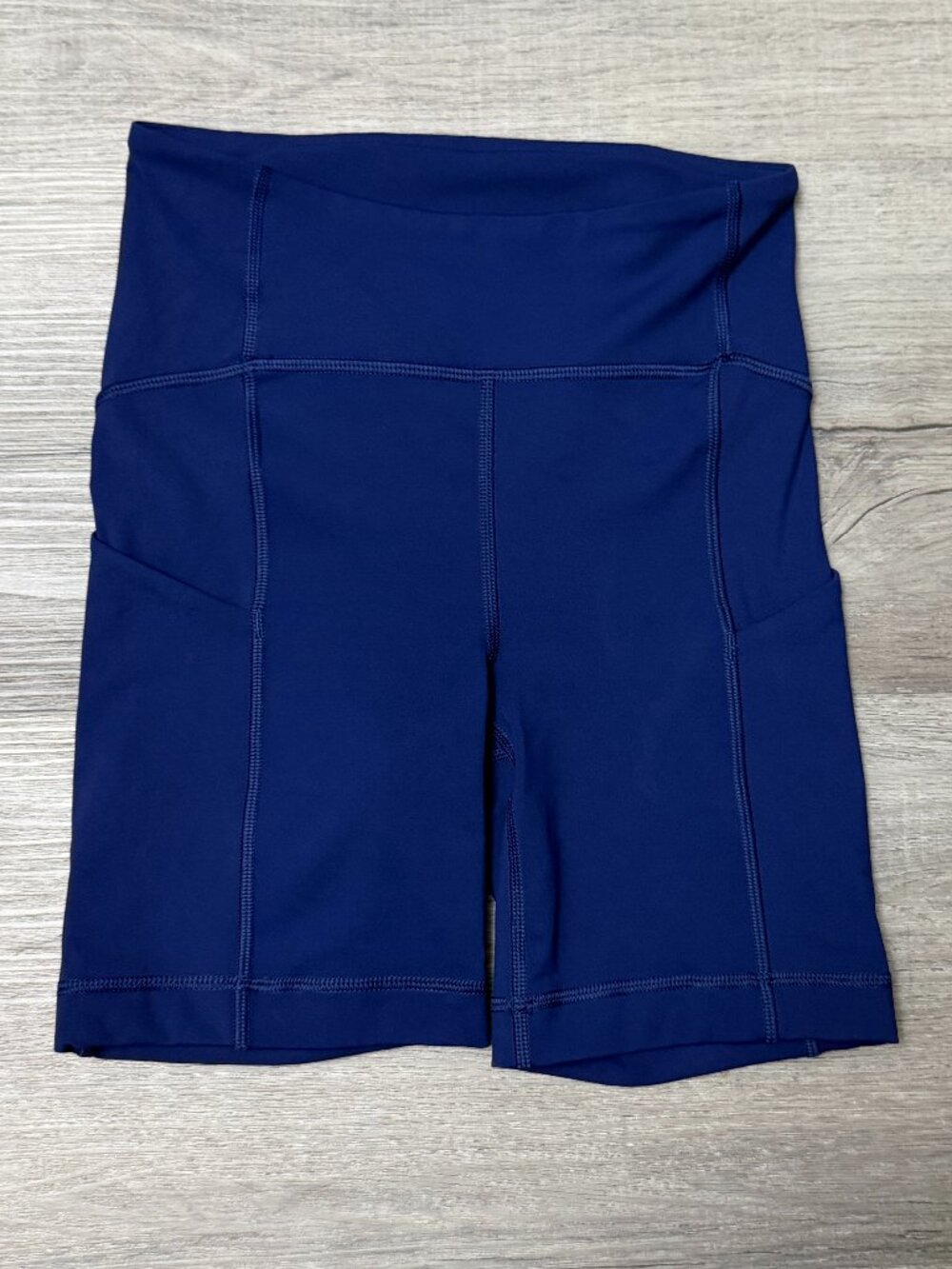 Lululemon Womens Blue Bike Short 6" Size 2 Back Zipper pocket w/side pockets